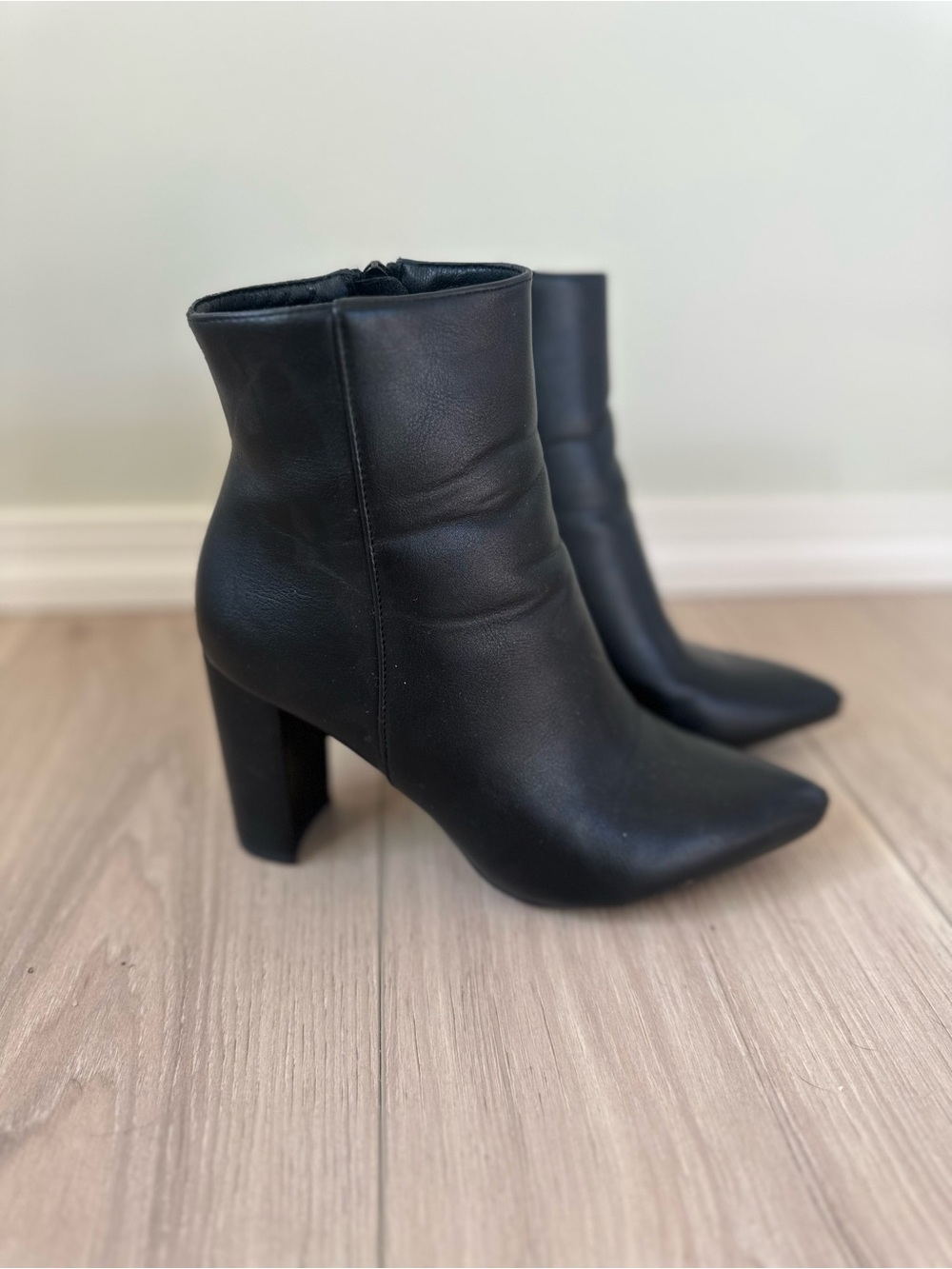 Classic Black Pointed-Toe Women's Ankle Boots | Size 5.5